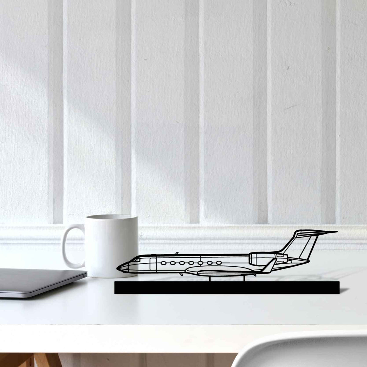 G550 Silhouette Metal Art Stand