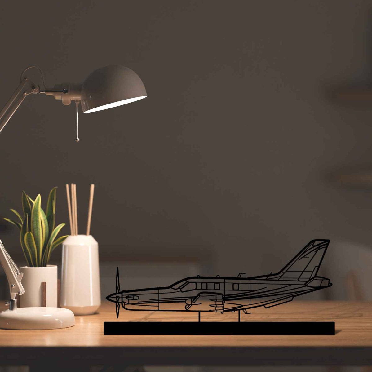 TBM 850 Silhouette Metal Art Stand