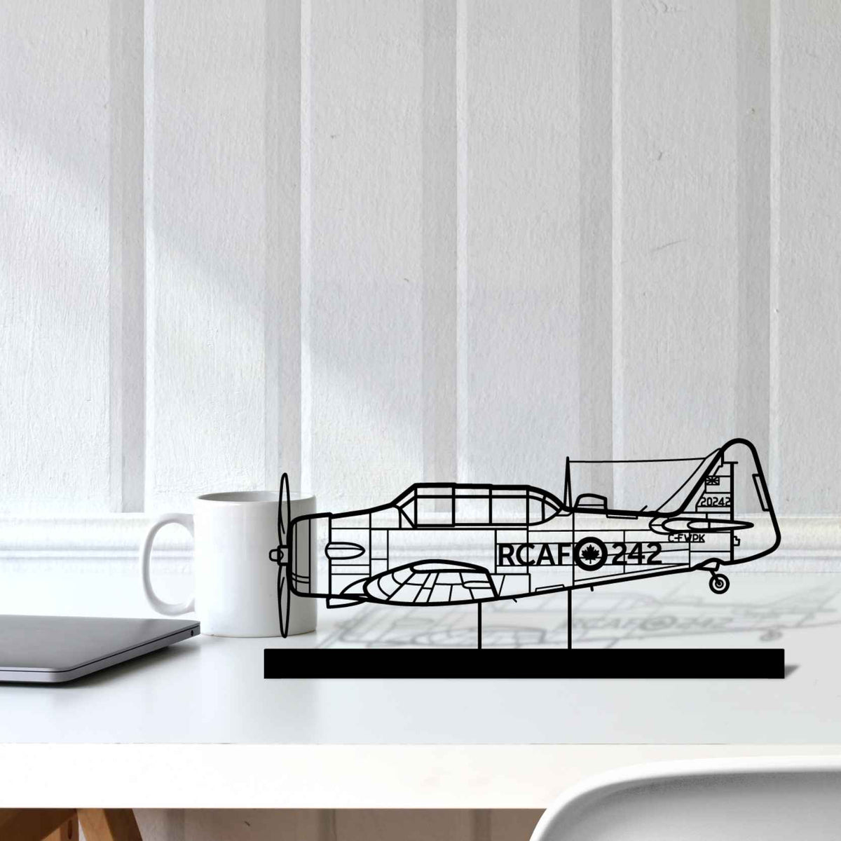 Harvard Silhouette Metal Art Stand